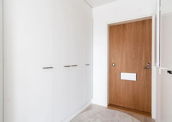 New Blue Near Helsinki Airport In Kivistoe * 반타