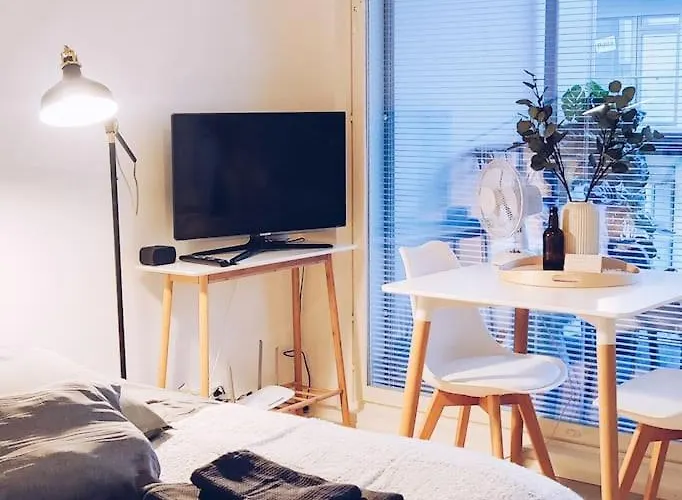 New Blue Near Helsinki Airport In Kivistoe 반타